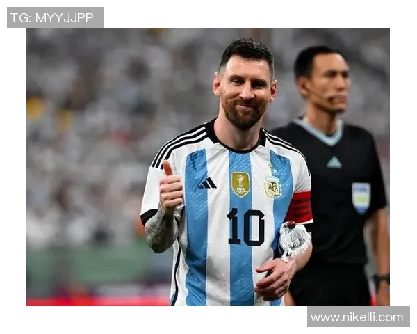 追溯足球历史第一位球星的传奇人生与辉煌成就